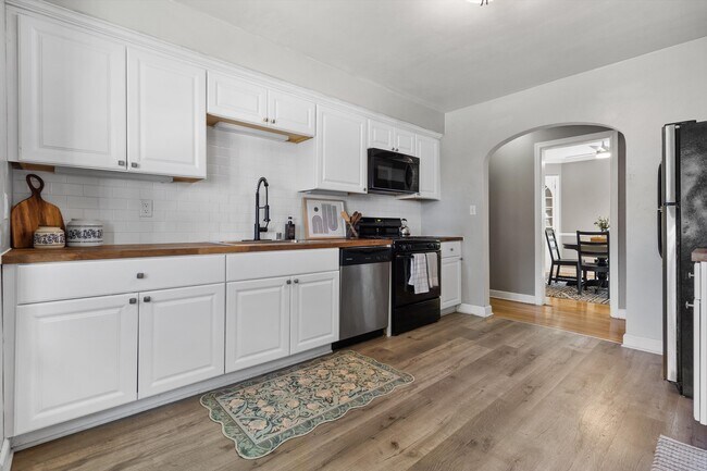 Foto del edificio - 2378 N 69th St