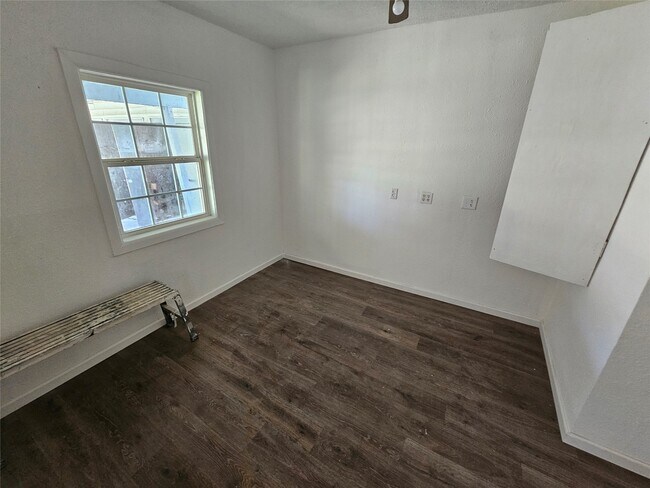 Foto del edificio - 6018 Beekman Rd