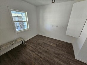Building Photo - 6015 Beekman Rd