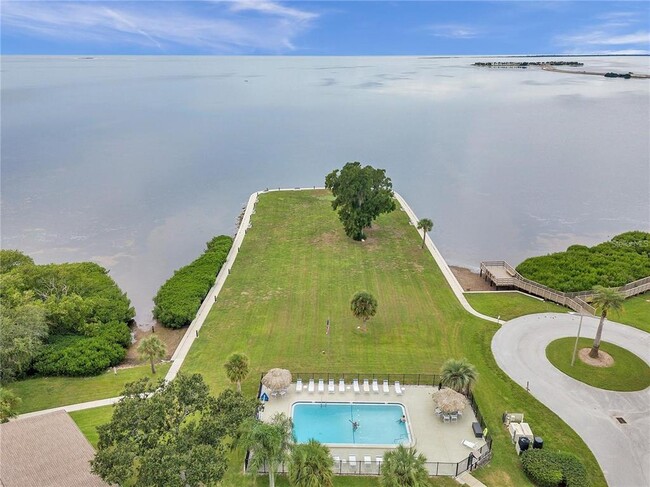 Building Photo - 425 Windrush Bay Dr