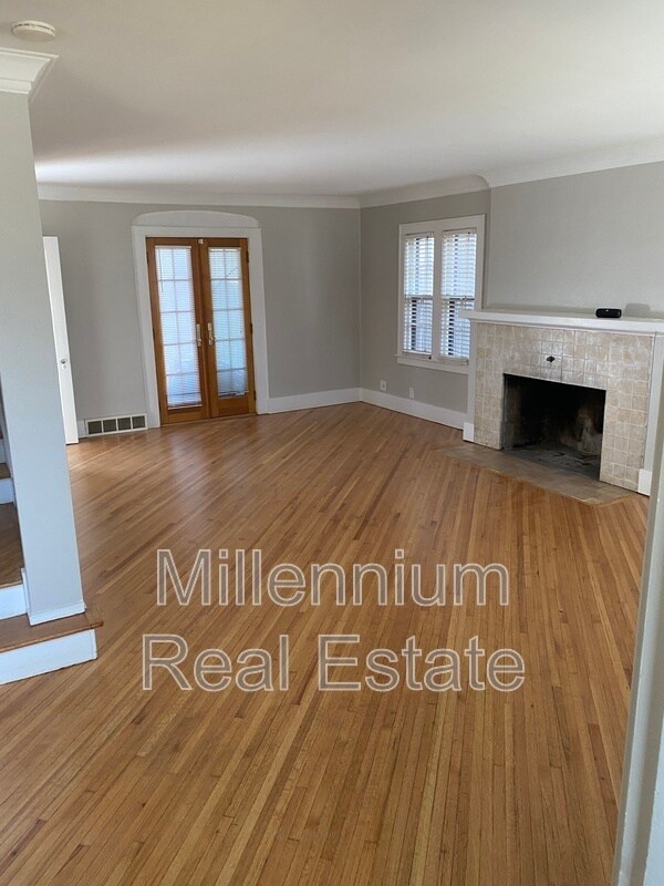 Building Photo - 67 Bentley St