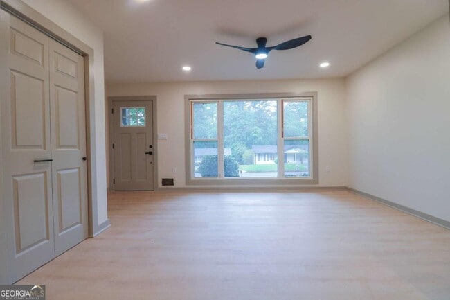 Foto del edificio - 4396 Greenleaf Cir SW