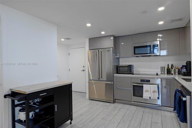 Foto del edificio - 13800 Highland Dr