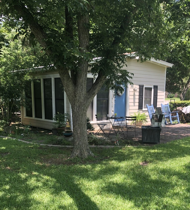 101 Hillside Terrace, Hallettsville, TX 77964 House Rental in