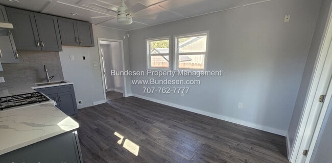 Foto del edificio - 5107 Hutchinson Rd