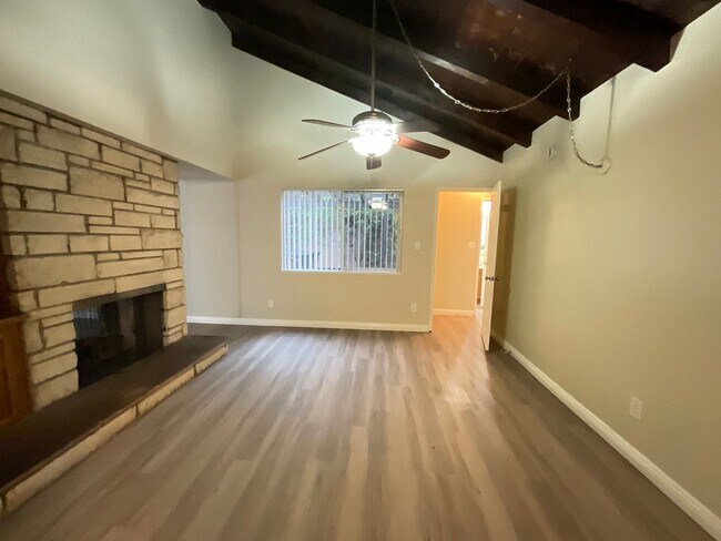 Foto del edificio - Large: 4 Bedroom 2.5 Bath Home