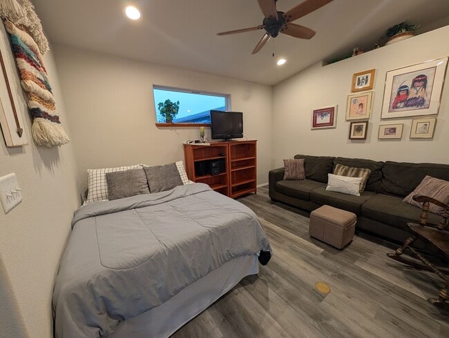 Building Photo - Lovely Furnished Apartment in the Clarkston Heights