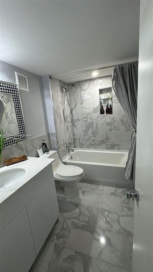Foto del edificio - 370 E Laurel Dr