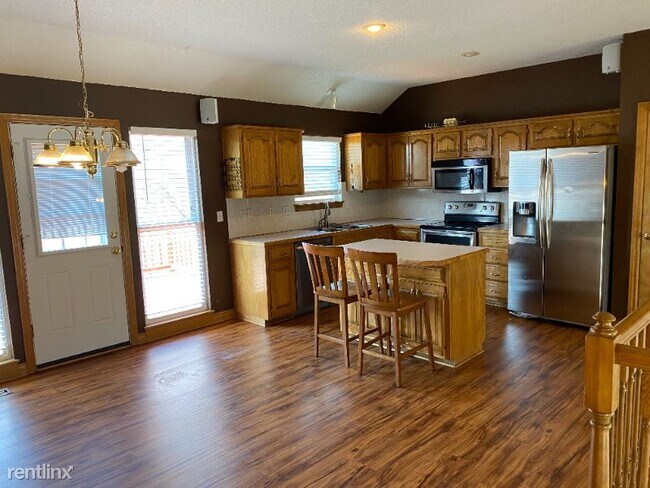 Building Photo - 4 br, 3 bath House - 7703 W 156th Ter