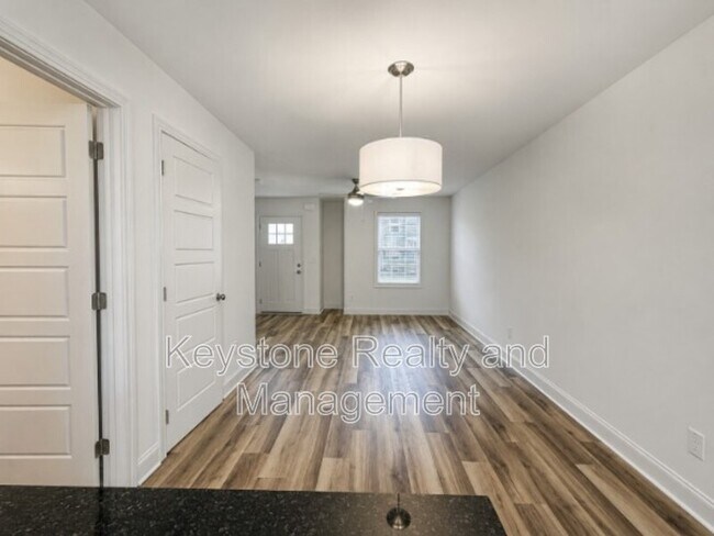 Building Photo - 919 Martin St