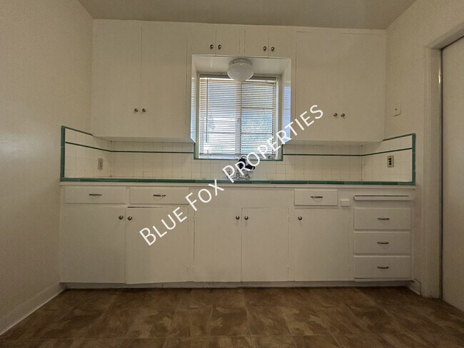 Foto del edificio - 1448 E Waverly St