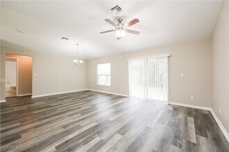 Building Photo - 458 Westdale Ave