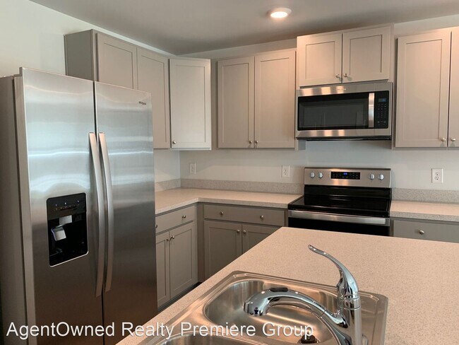 Building Photo - 3 br, 2.5 bath House - 127 Gaura Ln