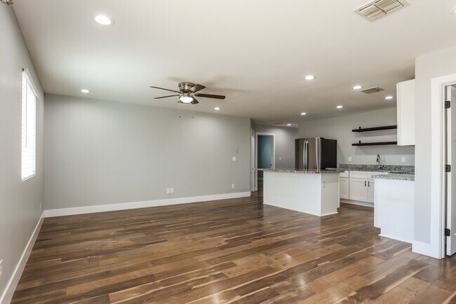 Foto del edificio - 3865 W Gaby Rd