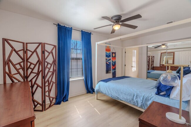 Foto del edificio - 807 Dreiss St