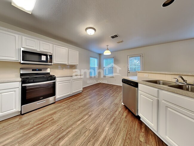 Foto del edificio - 1135 Trinity Trl