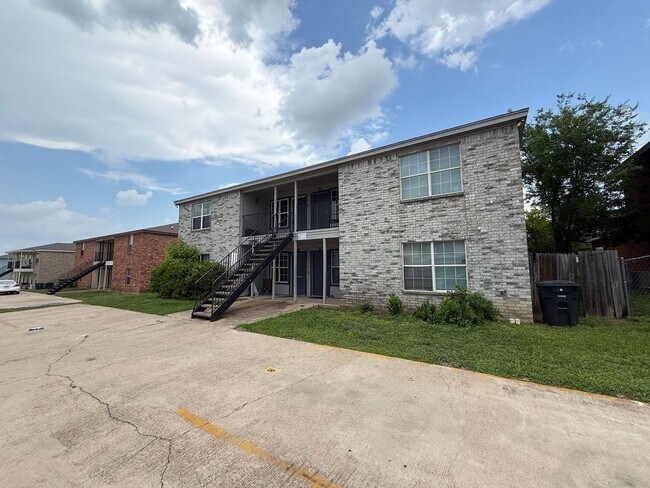 Foto del edificio - AVAILABLE NOW!