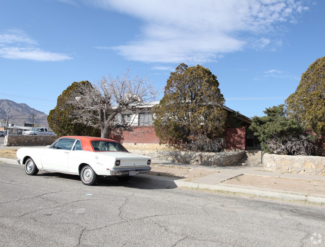 Building Photo - 4011-4015 Morehead Ave