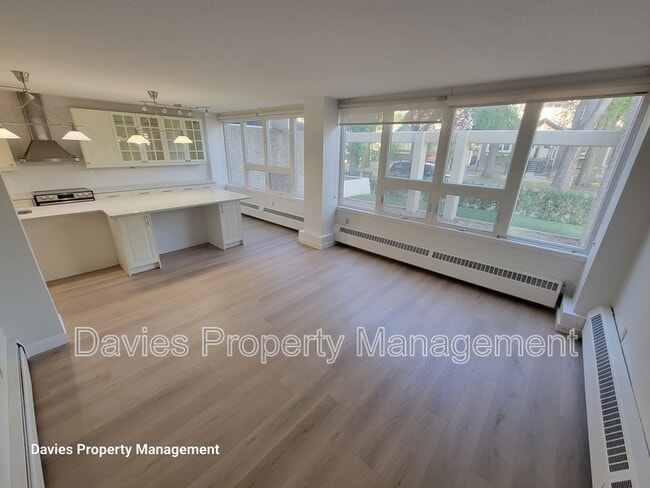 Building Photo - 11007-11083 83 Ave NW