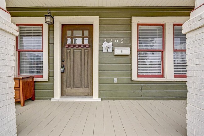 Building Photo - 2202 Kane St