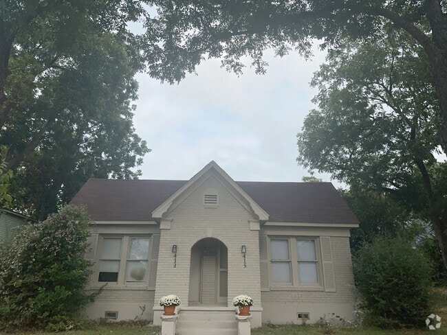 Building Photo - 415 S Prairieville St