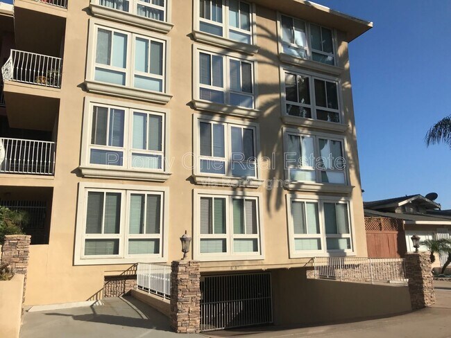 Foto del edificio - 3939 Illinois St