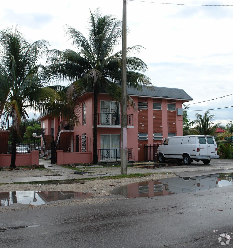 Primary Photo - 8275-8287 NE Miami Ct