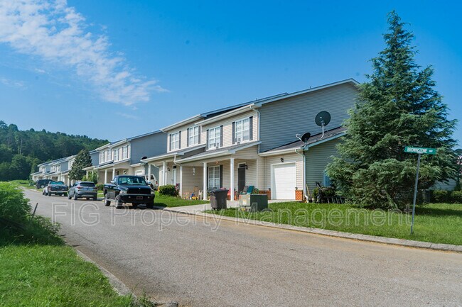 Building Photo - 136 Stonegate Circle