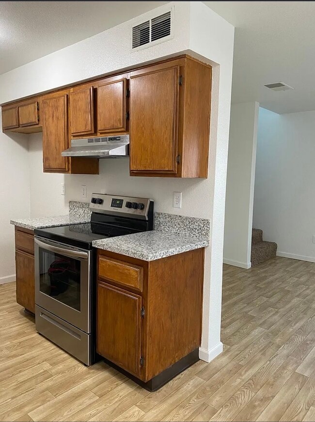 Building Photo - 8005 Latham Ct