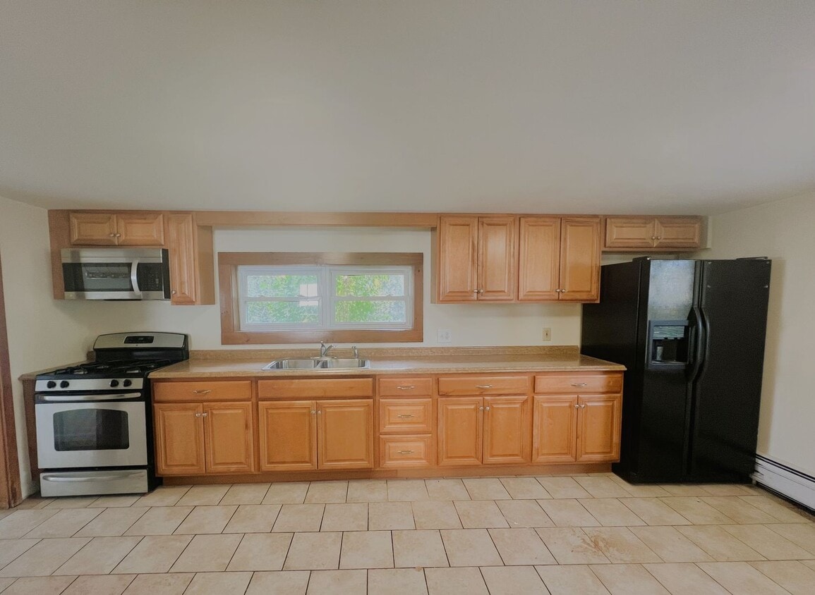 Building Photo - Classic Charm - Single Family Home - Lenox