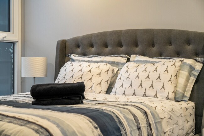 Photo du bâtiment - 10180-10103 103 St NW