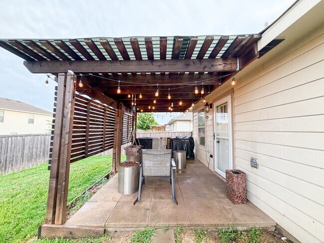 Foto del edificio - 12642 Forest Lawn Rd