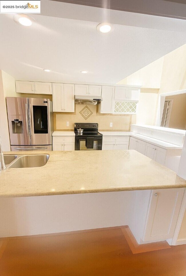 Foto del edificio - 1042 Willow Lake Rd