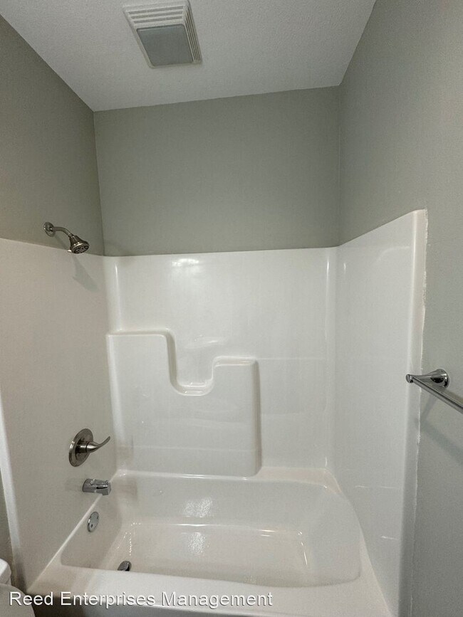 Building Photo - 3 br, 2 bath House - 138 W Bluegrass St