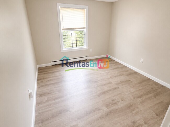 Foto del edificio - 311 Littleton Ave