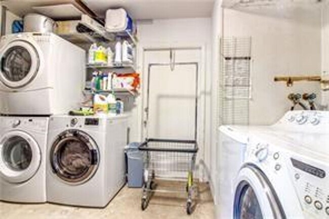 Photo - 1410 NE 56th Ct House