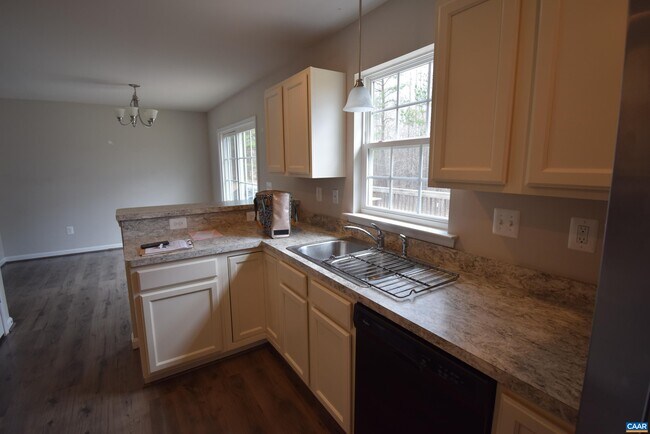 Foto del edificio - 7136 Venable Rd