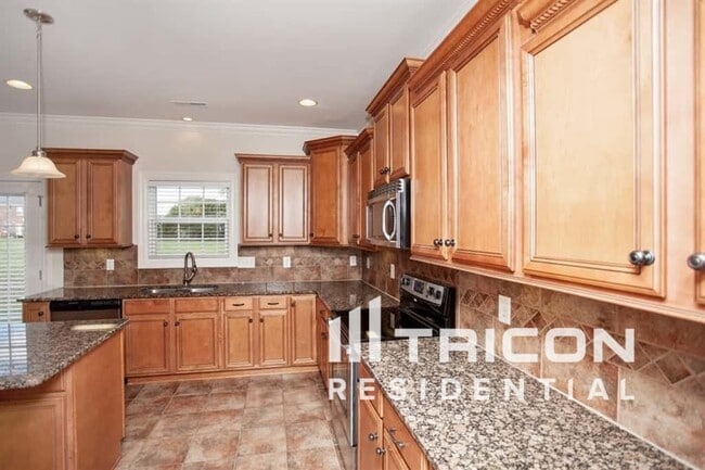 Building Photo - 1344 St Ives Ct