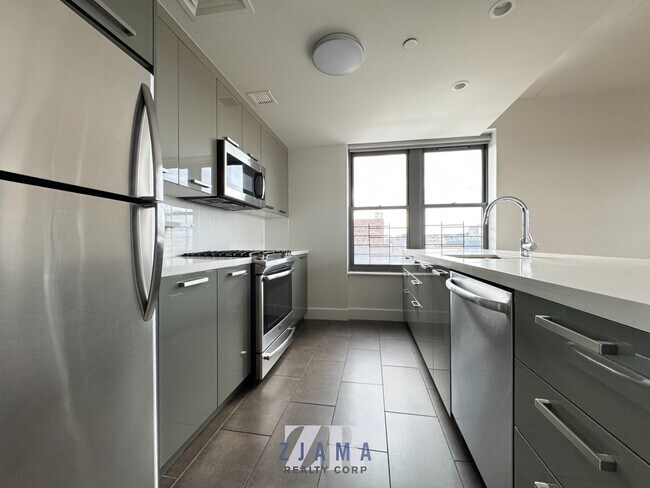 Foto del edificio - 310 Clarkson Ave