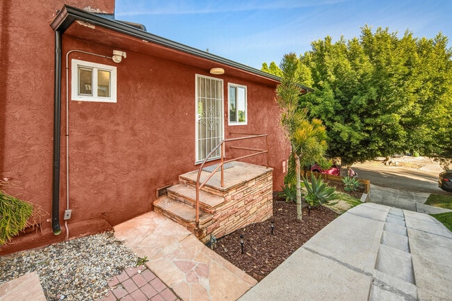 Foto del edificio - 1319 S Mansfield Ave