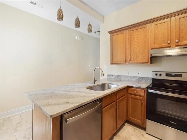 Building Photo - 611 N 28th St