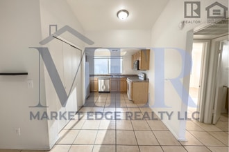 Building Photo - 10802 N 16th Ave