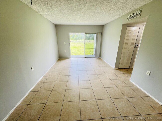 Foto del edificio - 1101 Benoist Farms Rd