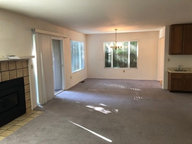 Foto del edificio - 1304 Foothill Dr