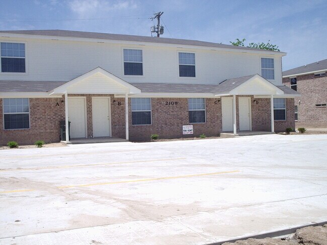 Foto del edificio - 2109 Jennifer Dr