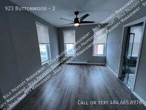Building Photo - 923 Buttonwood St