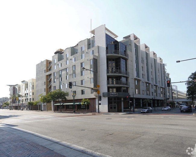 Building Photo - Eleve Lofts and Skydeck