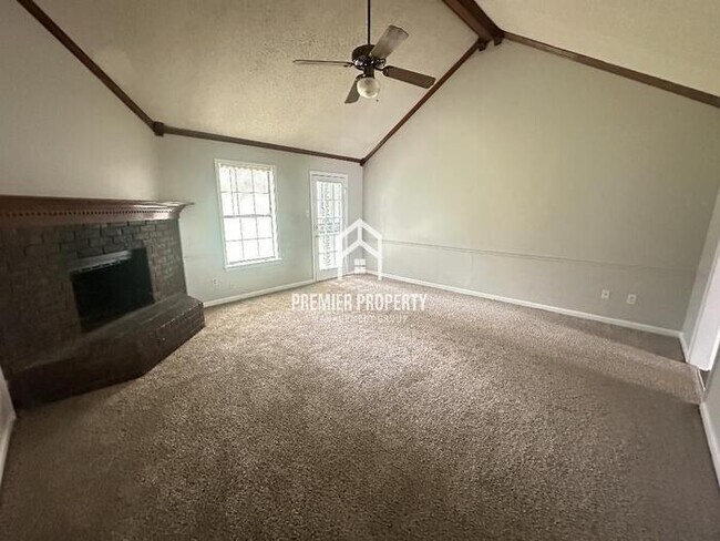 Building Photo - 5953 Valleydale Dr