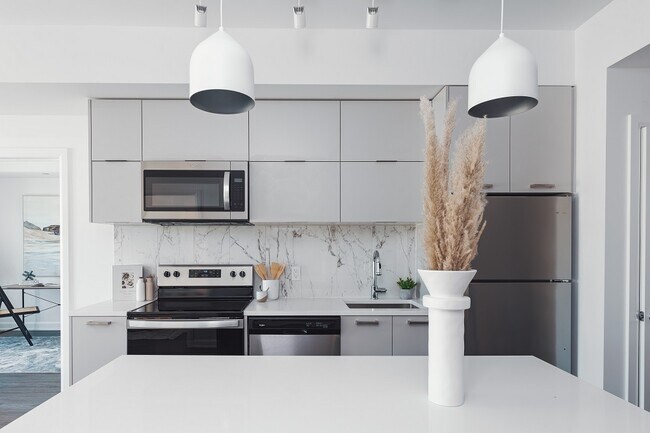 Photo du bâtiment - Brand New 1 Bed + Den in Boutique Building...