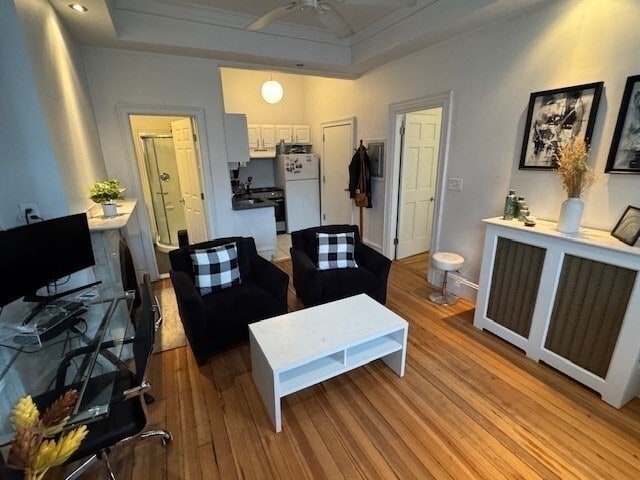 Building Photo - 2 Wellington St